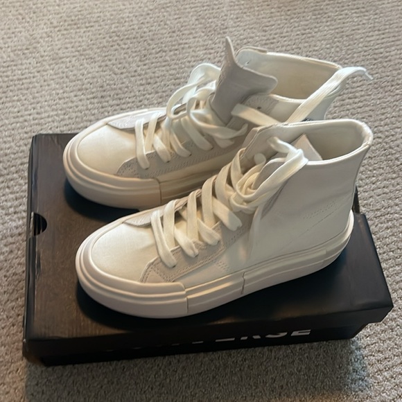 BRAND NEW Converse Platform Sneaker - Picture 3 of 4